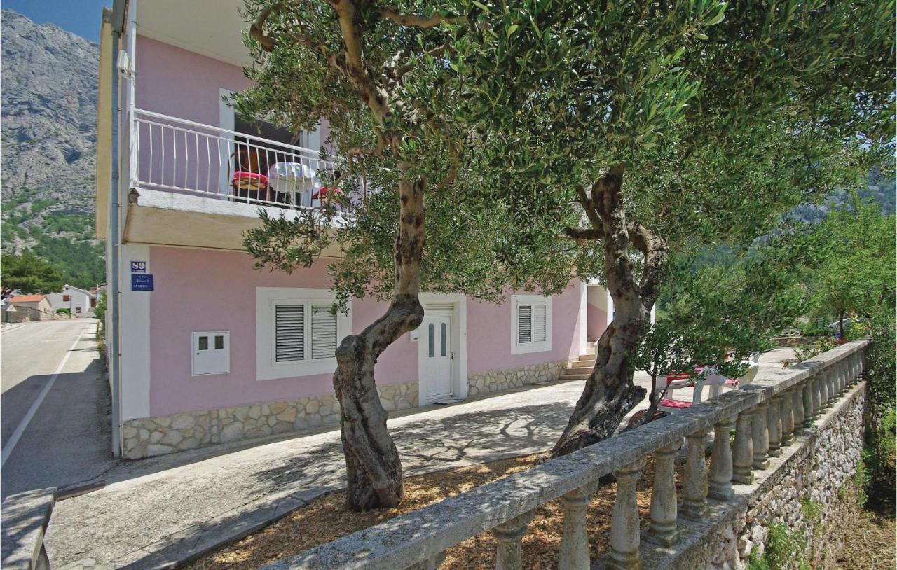 2 Bedroom Cozy Apartment In Makarska Kültér fotó