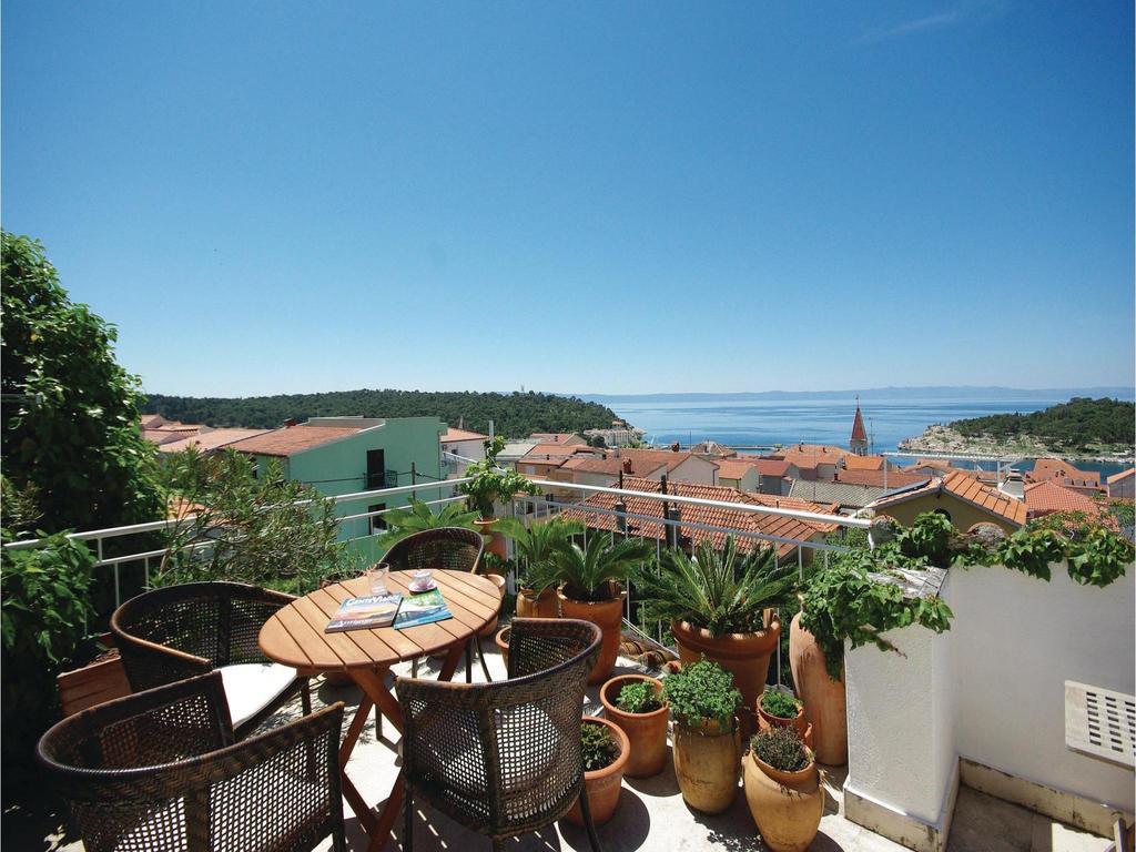 2 Bedroom Cozy Apartment In Makarska Kültér fotó