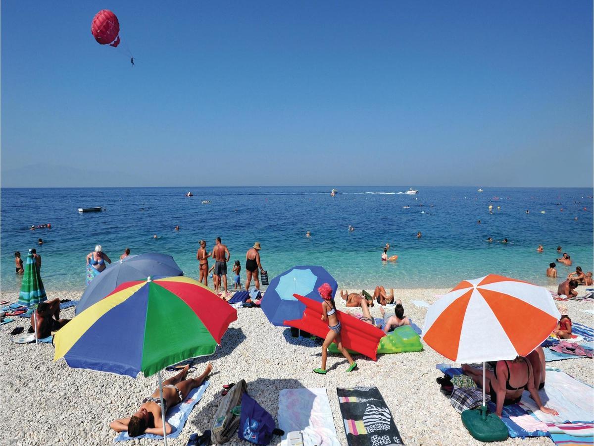 2 Bedroom Cozy Apartment In Makarska Kültér fotó