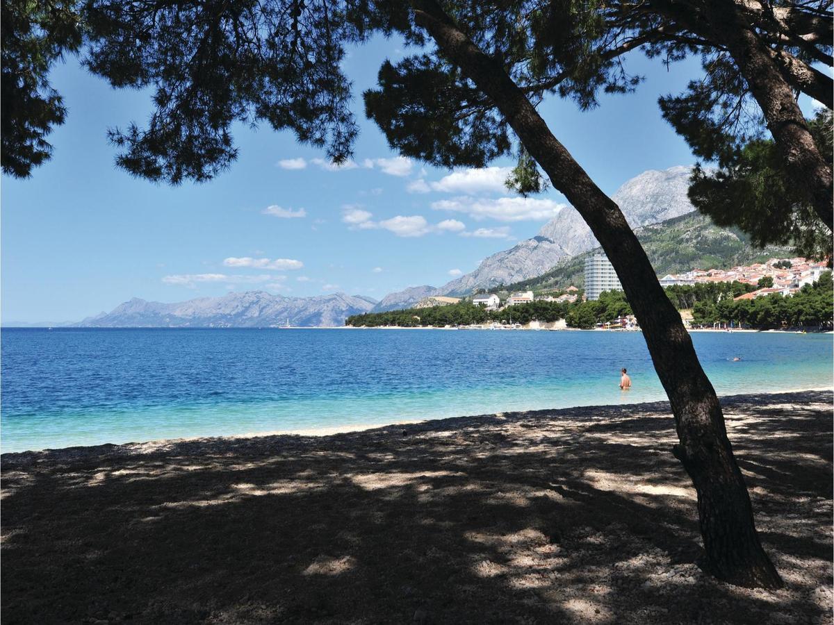 2 Bedroom Cozy Apartment In Makarska Kültér fotó