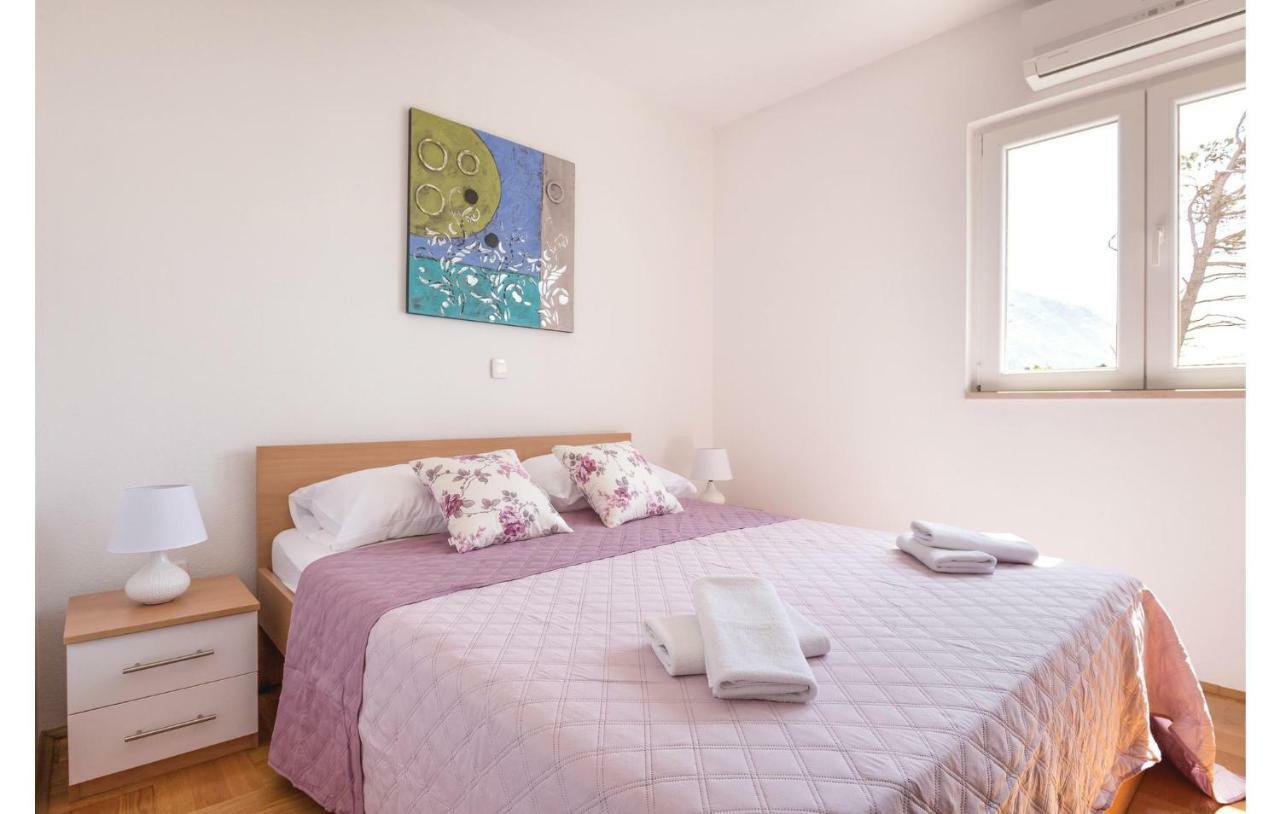 2 Bedroom Cozy Apartment In Makarska Kültér fotó
