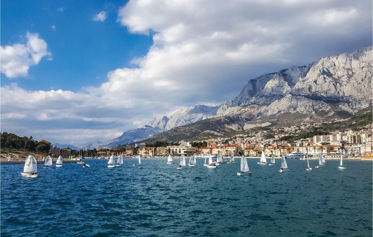 2 Bedroom Cozy Apartment In Makarska Kültér fotó